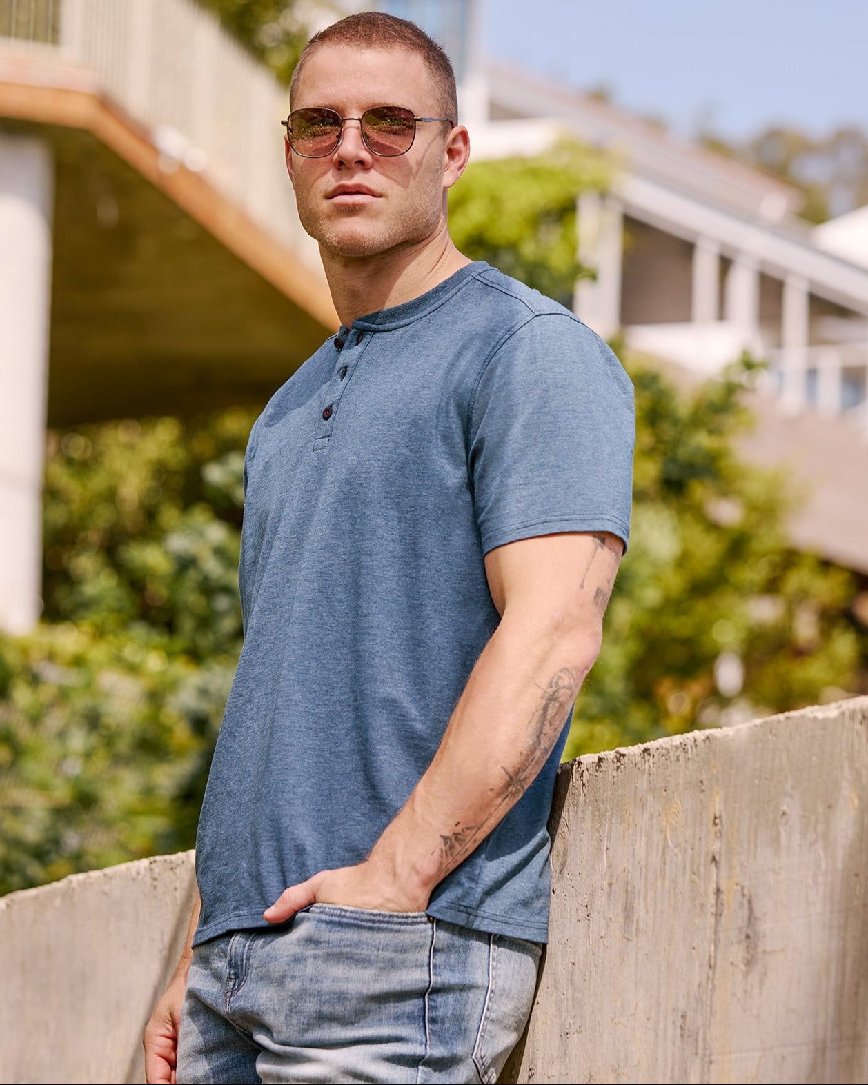 ESSENTIAL STRETCH COMFORT HENLEY – Flag & Anthem