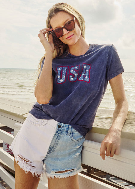 <p><strong>GRAPHIC TEES</strong></p>