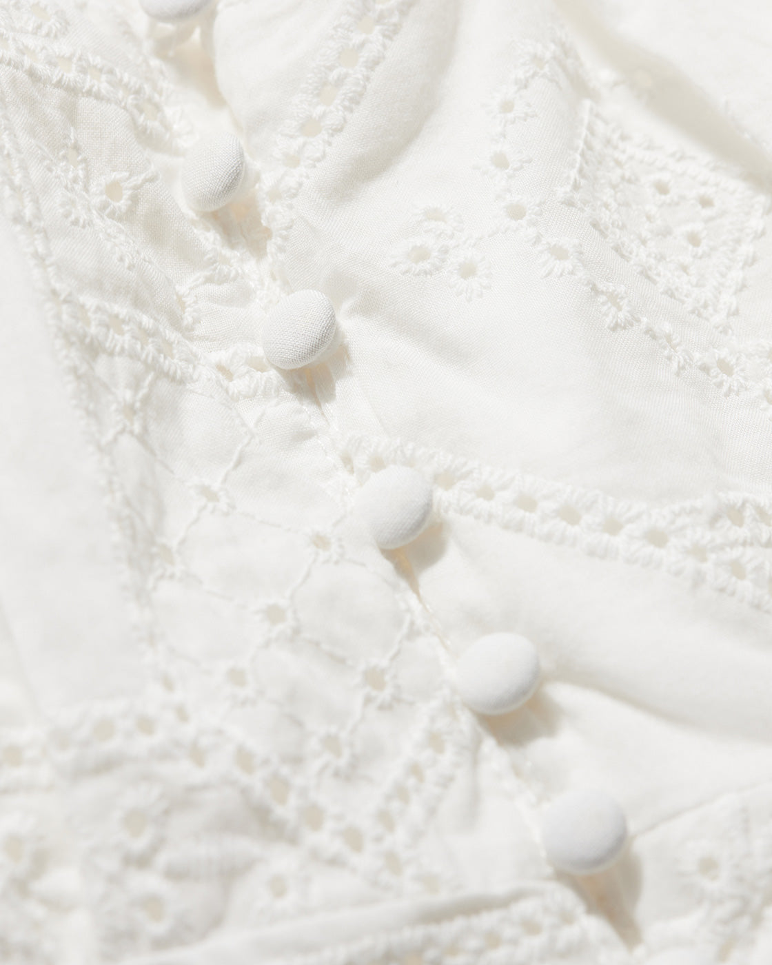 DOLLY EYELET TOP