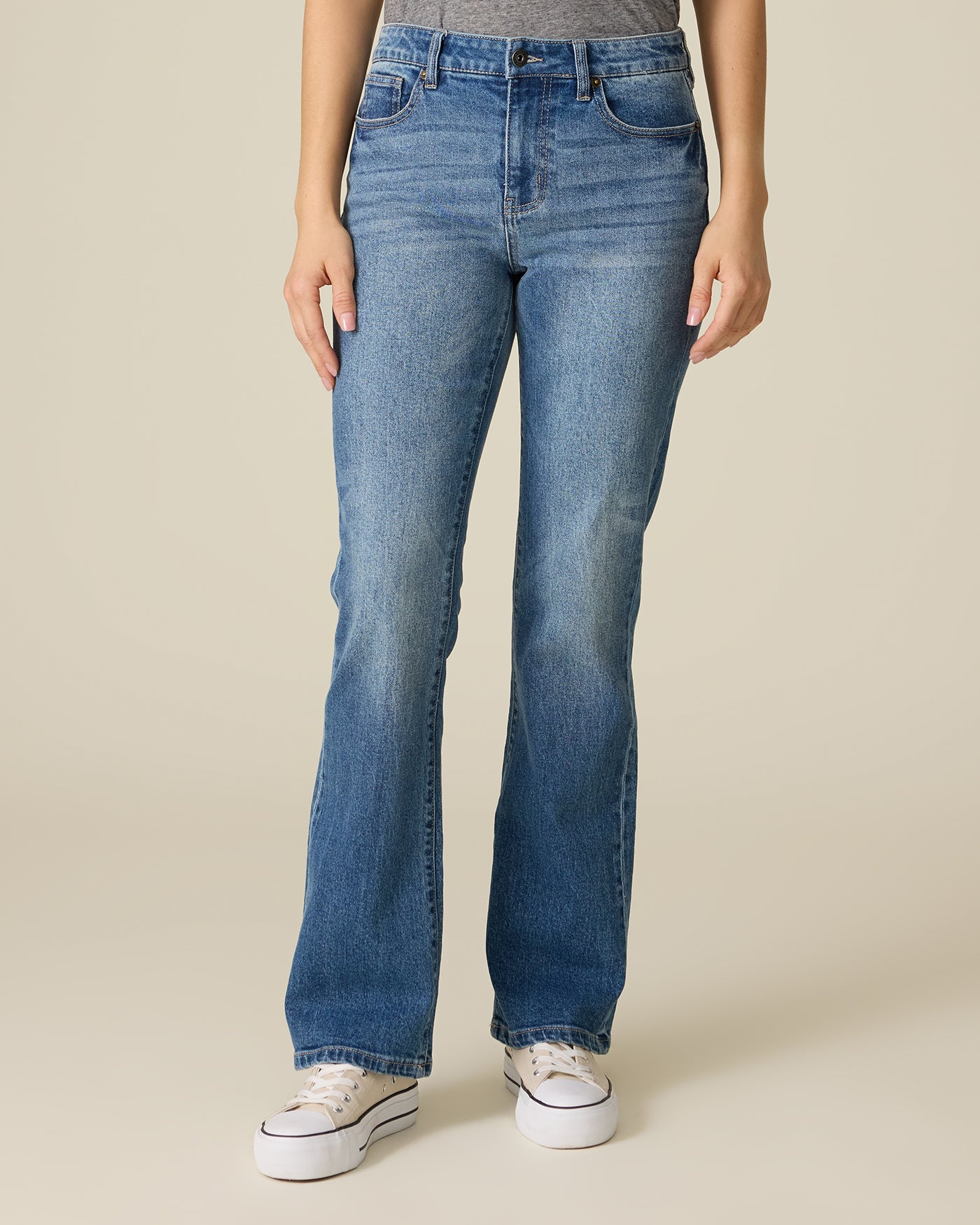 ★★ ★★ Here Mid Blue High Rise Wide Fit 375 Fu Extra Wide Leg high-rise jeans in blue - Frame | Mytheresa