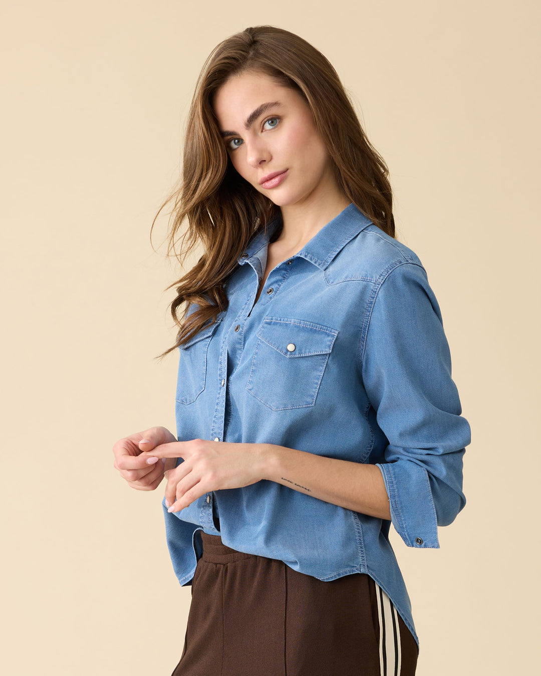 MAGNOLIA WESTERN STRETCH CHAMBRAY SHIRT