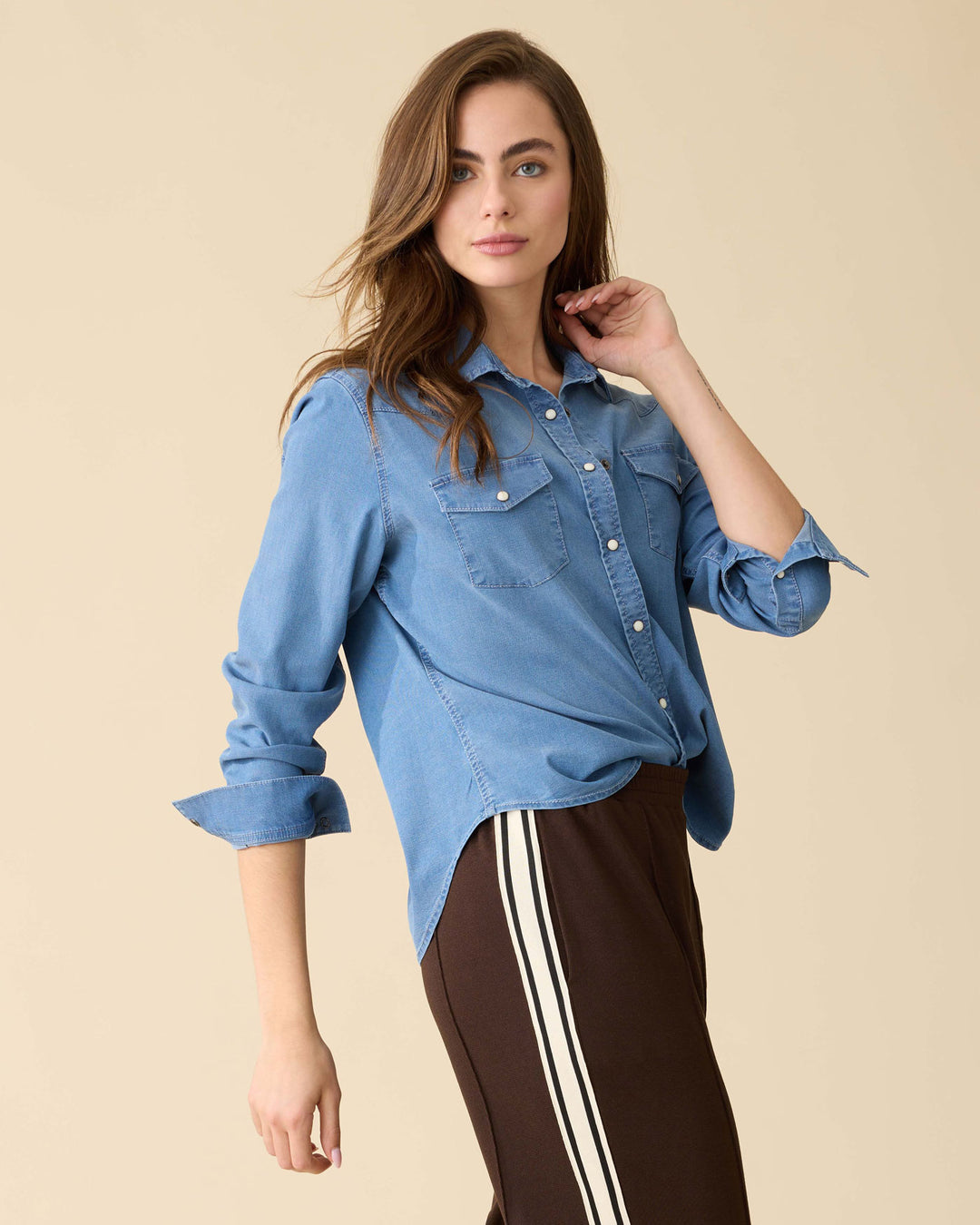 MAGNOLIA WESTERN STRETCH CHAMBRAY SHIRT